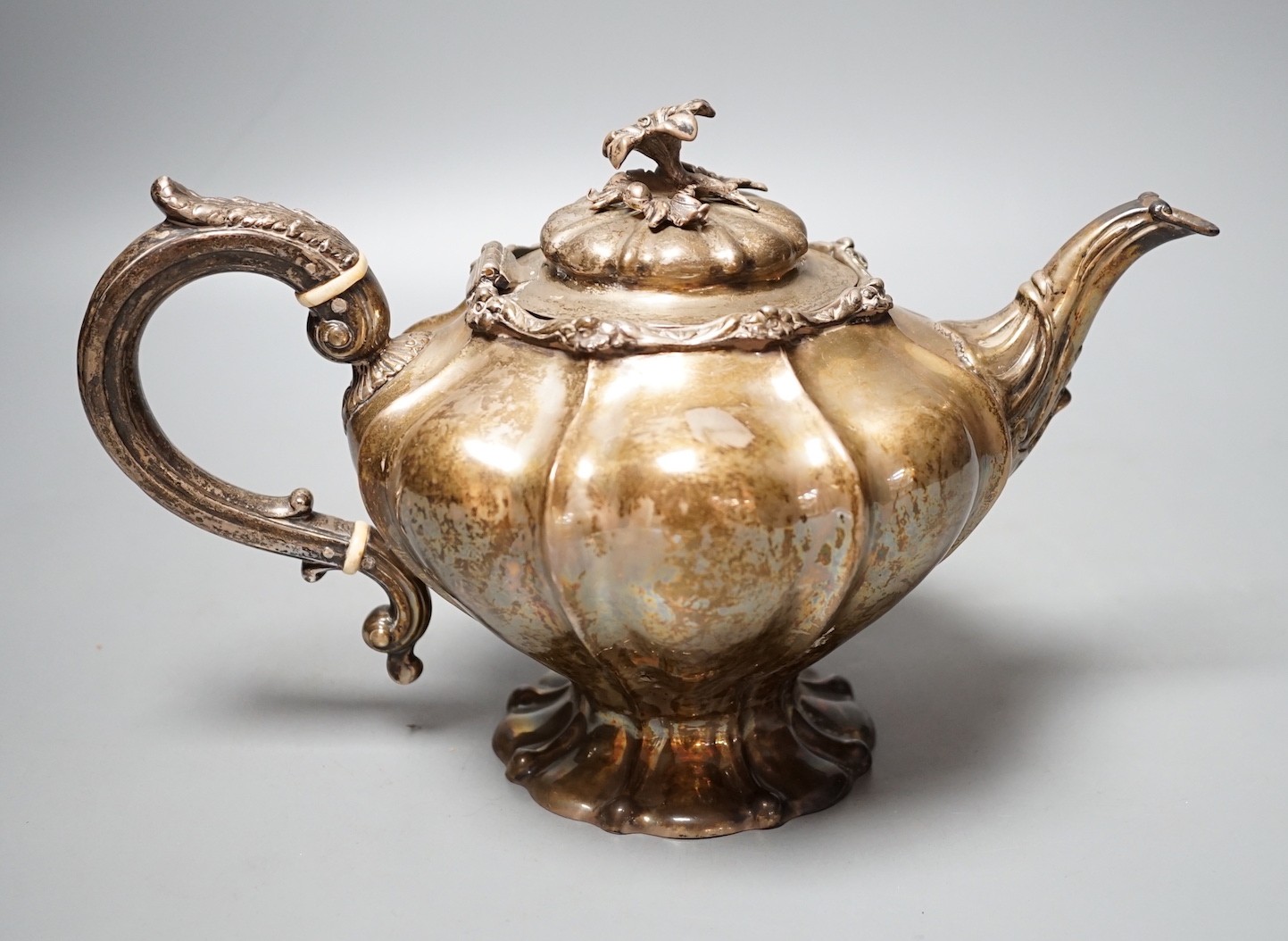 An early Victorian silver pedestal teapot by The Angells, London, 1840, 26.5oz.